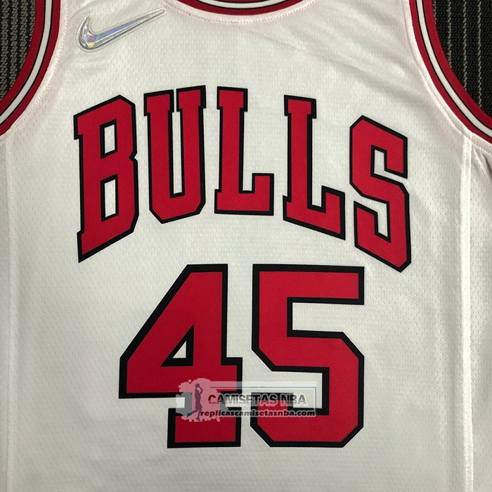 Camiseta Chicago Bulls Michael Jordan NO 45 Association 2021 Blanco